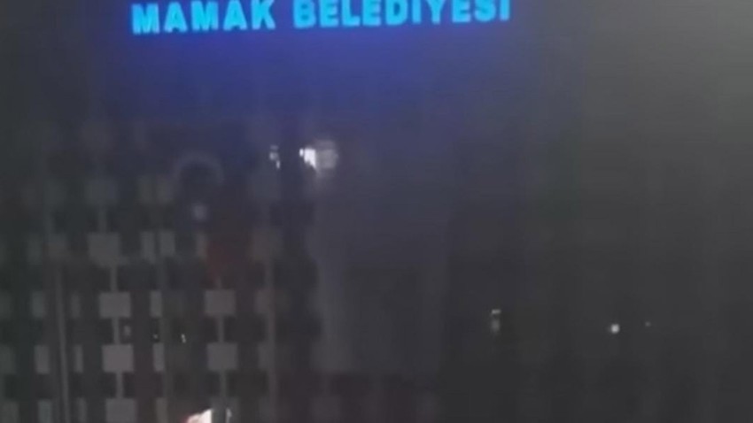 Ankara'da güvenlik görevlisi ile tartışan bir şahıs belediye binasına ateş açtı!
