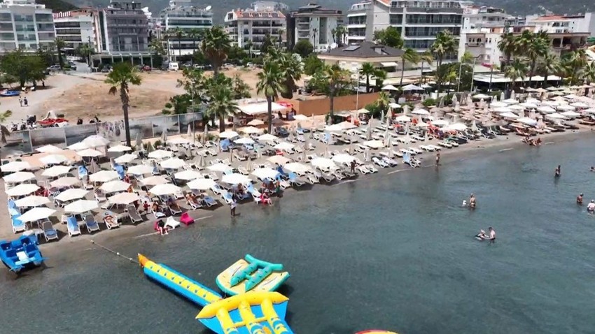 Muğla'nın meşhur tatil beldesinde termometreler çıldırdı. 46 dereceyi gören herkes soluğu denizde aldı
