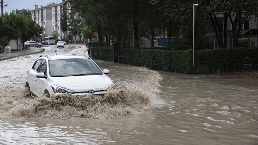 BURSA'DA SEL, EDİRNE'DE FIRTINA