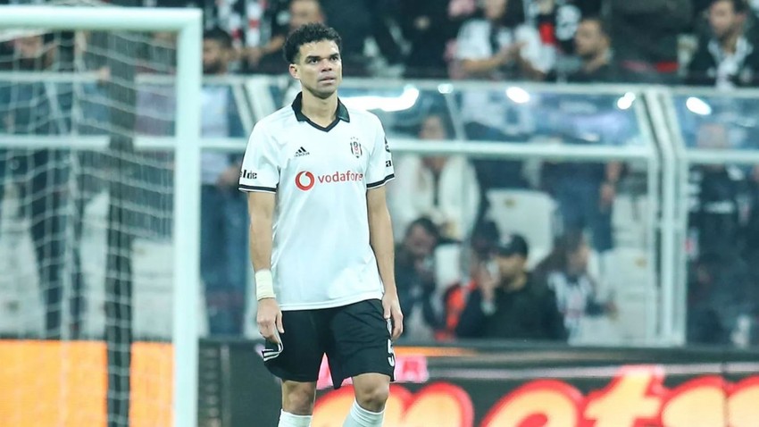 Beşiktaş’ın eski yıldız ismi futbolu bıraktığını açıkladı