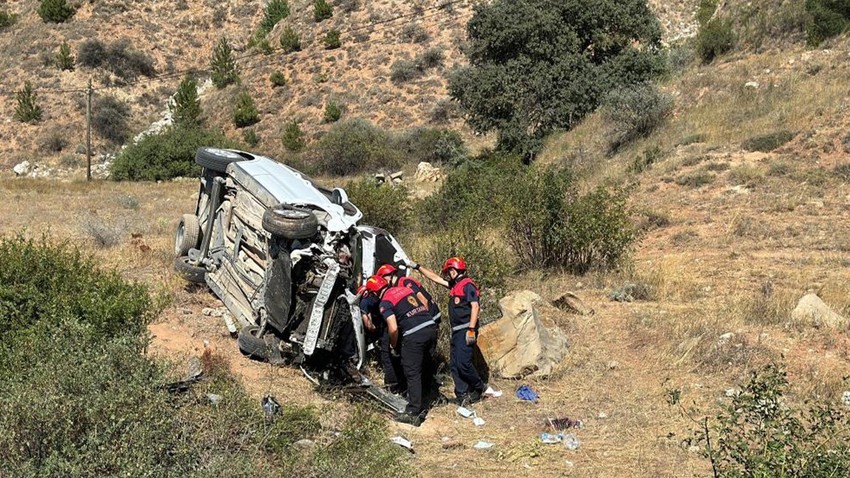 Sivas'ta kontrolden çıkan araç takla attı: 4'ü çocuk 6 kişi yaralandı!