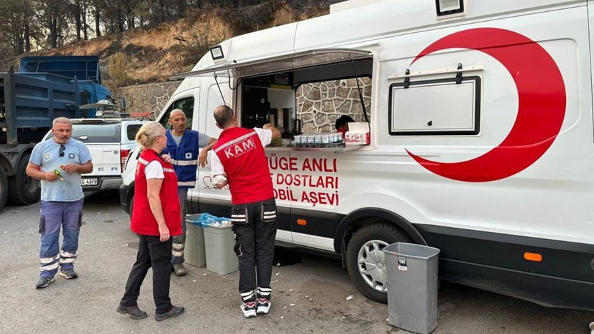 Türk Kızılay'dan orman yangınlarının devam ettiği illere destek