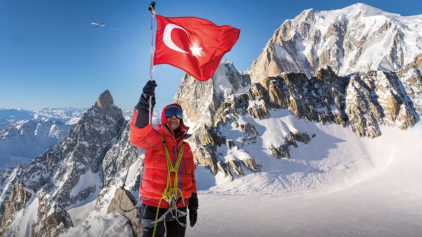 Türkiye'nin ilk görme engelli dağcısının hayran bırakan hikayesi: 67 yaşında! 5 kıtada 5 dağa tırmandı!