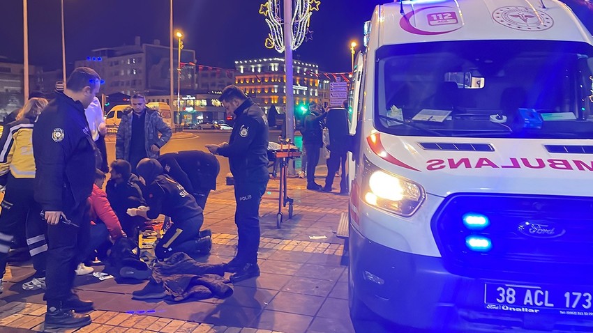 Kayseri'de "omuz atma" kavgasında bıçaklandı!