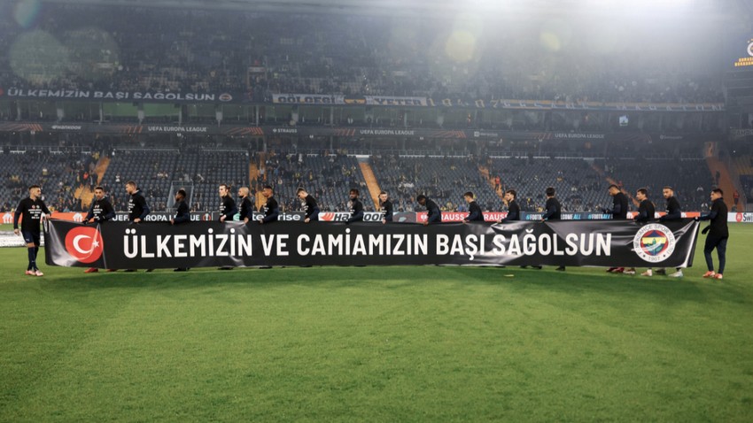 Fenerbahçe’den maç öncesi anlamlı pankart