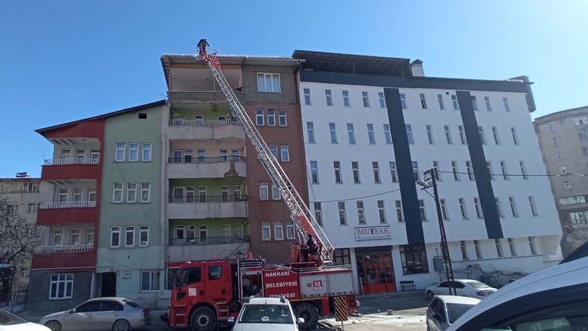 Hakkari'de itfaiye ekiplerinden, insanların yoğun olduğu bölgelerde hayati önlem