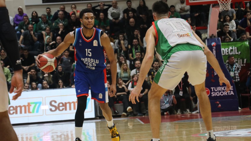 Anadolu Efes deplasmanda farklı kazandı