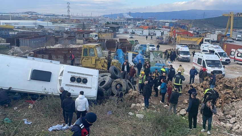 Bursa'da feci kaza! İşçileri taşıyan otobüse tır çarptı: Çok sayıda yaralı