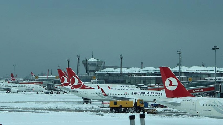 İstanbul'da uçuşlara kar engeli: Bugün ve yarın için olan bazı seferler iptal edildi