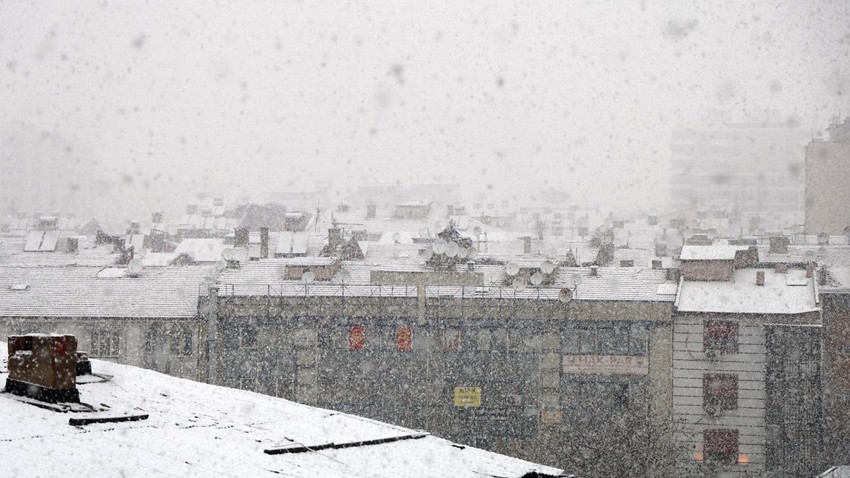 Meteorolojiden gelen uyarının ardından Elazığ'da etkili oldu. Hazırlıksız yakalanan vatandaşlar zor anlar yaşadı