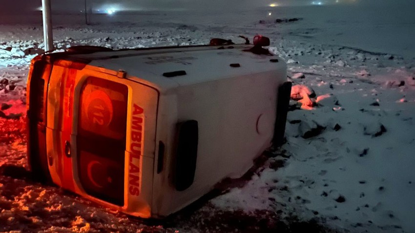 Şanlıurfa'da ambulans devrildi: 1 yaralı