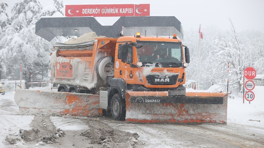 Kırklareli'nde yoğun kar yağışı: Kar kalınlığı 10 santimetreye ulaştı!