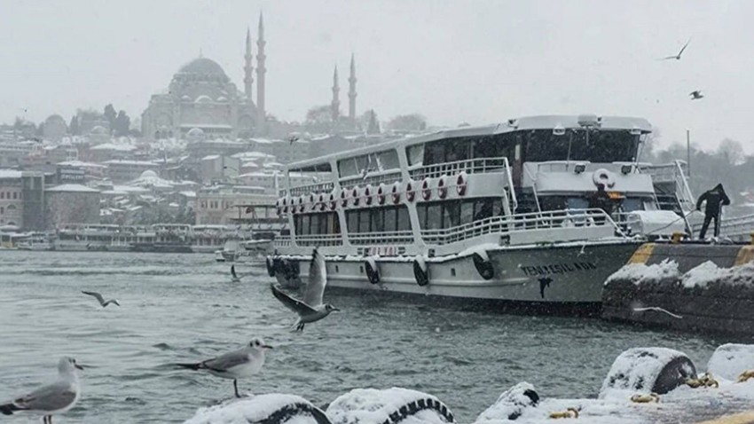 İstanbul Boğazı'nda gemi trafiği askıya alındı!