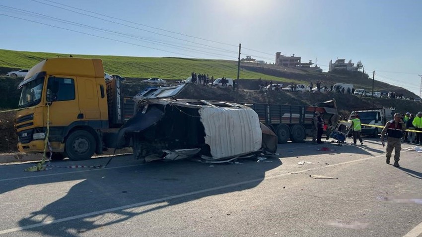 Hatay'da feci kaza: Minibüs ile TIR çarpıştı; 6 kişi hayatını kaybetti, 8 kişi yaralandı!