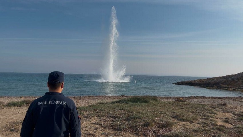 Çanakkale'de denizde bulunan mayın kontrollü olarak imha edildi!