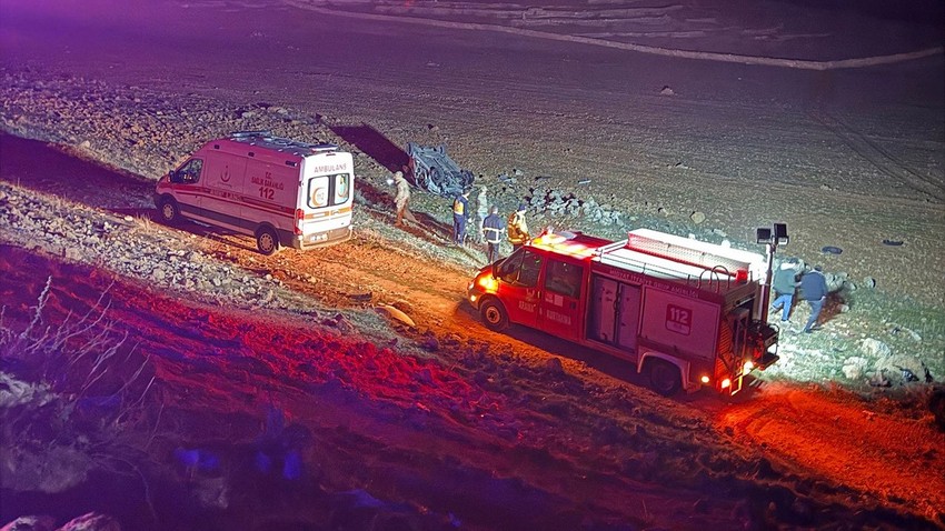 Mardin'de feci kaza: Şarampole devrilen otomobildeki 2 kişi öldü