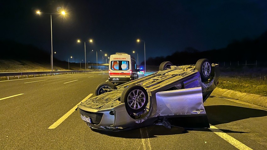 Kuzey Marmara Otoyolu’nda iki otomobil çarpıştı: 5 yaralı