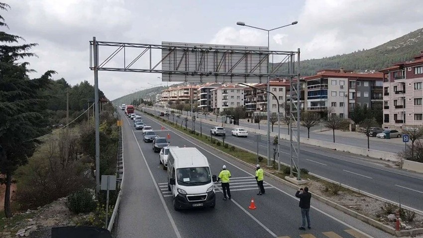 Yollarda bayram yoğunluğu başladı! Trafik durma noktasına geldi