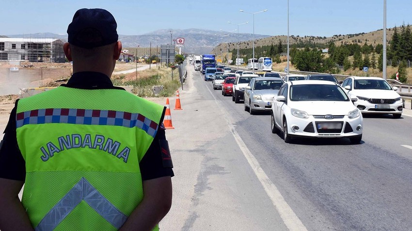 Bakan Yerlikaya: "Bayram trafiği tedbirleri kapsamında 69 bin 11 personel görev başında"