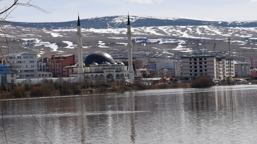 Karlar eridi, Kura Nehri taştı: Ardahan Ovası göle döndü