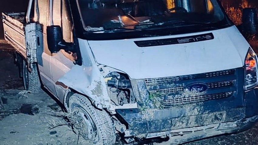 Afyonkarahisar'da kontrolden çıkan kamyonet duvara çarptı! 4 yaralı