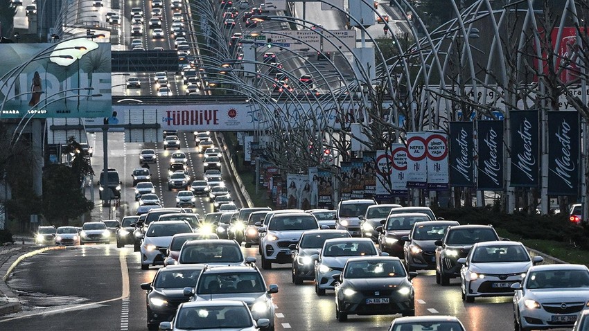 İstanbul'a dönüş trafiği başladı: Birçok noktada yoğunluk yaşanıyor