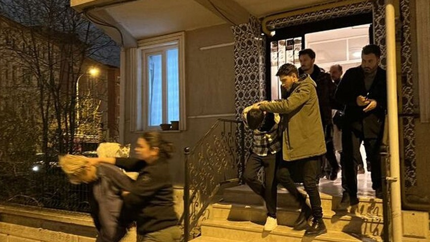 Kütahya'da polisi görünce kendisini eve kilitledi