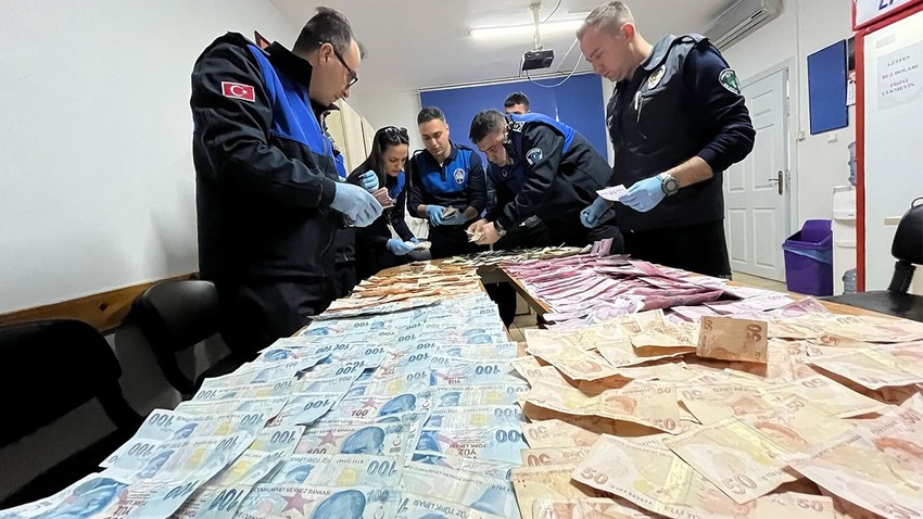 Dilencinin üzerinden çıkan para şoke etti! 8 zabıta 1 saatte zor saydı