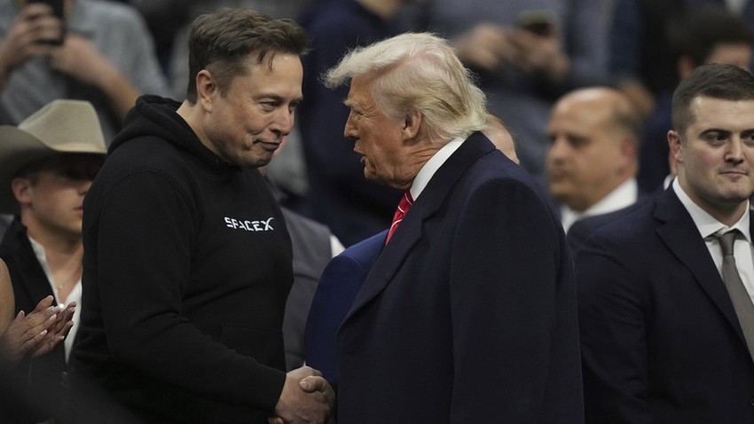 Elon Musk'tan Trump'ın danışmanına şok sözler: "Bir çuval tuğladan daha aptal"