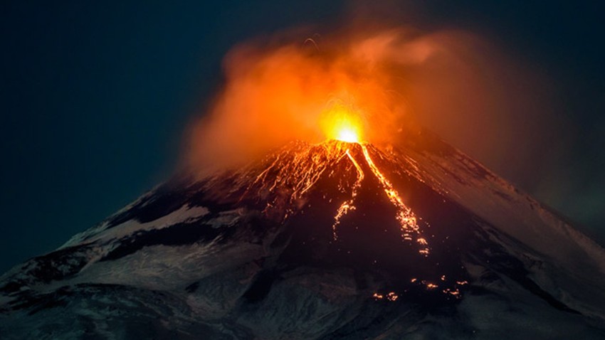 İtalya'da Etna Yanardağı yeniden faaliyete geçti!