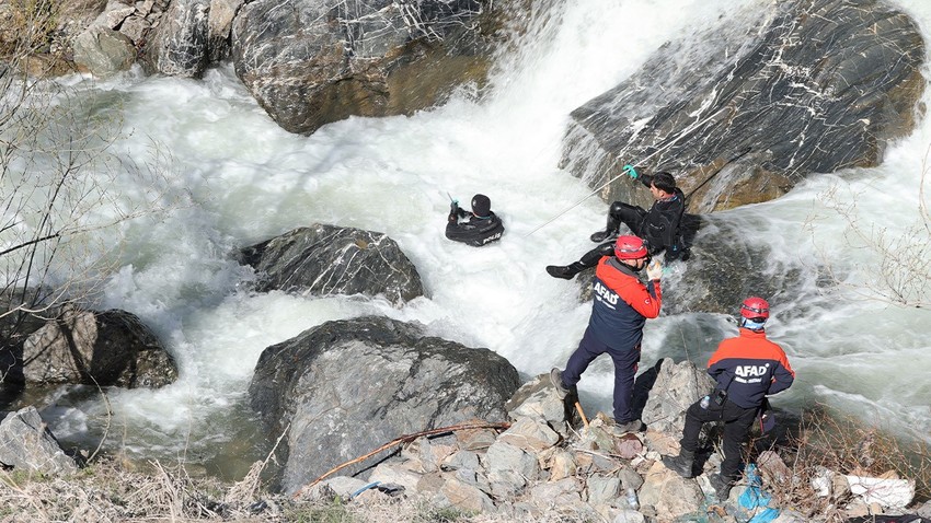Hakkari'de kayıp kadını arama çalışmaları 9. gününde sürüyor