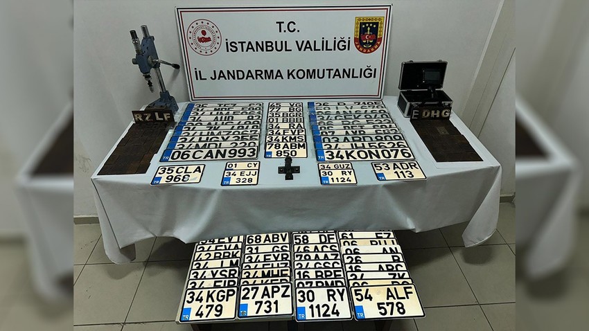 İstanbul'da sahte plaka üreten 3 şüpheli yakalandı!