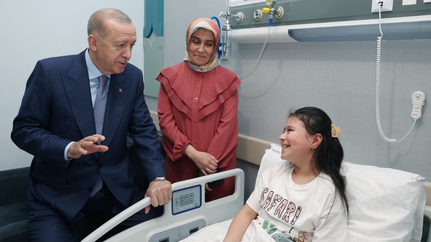Cumhurbaşkanı Erdoğan'dan hastalara moral ziyareti
