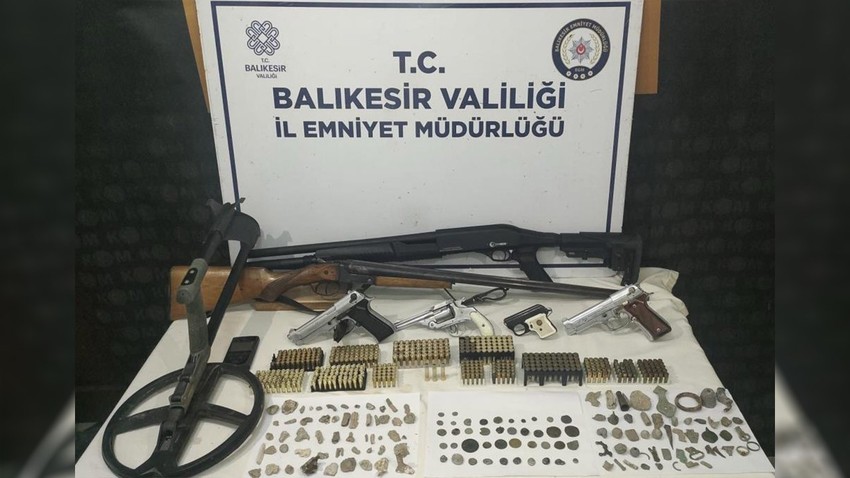 Erdek'te ruhsatsız silah ve tarihi eser operasyonu: 1 kişi yakalanarak gözaltına alındı!
