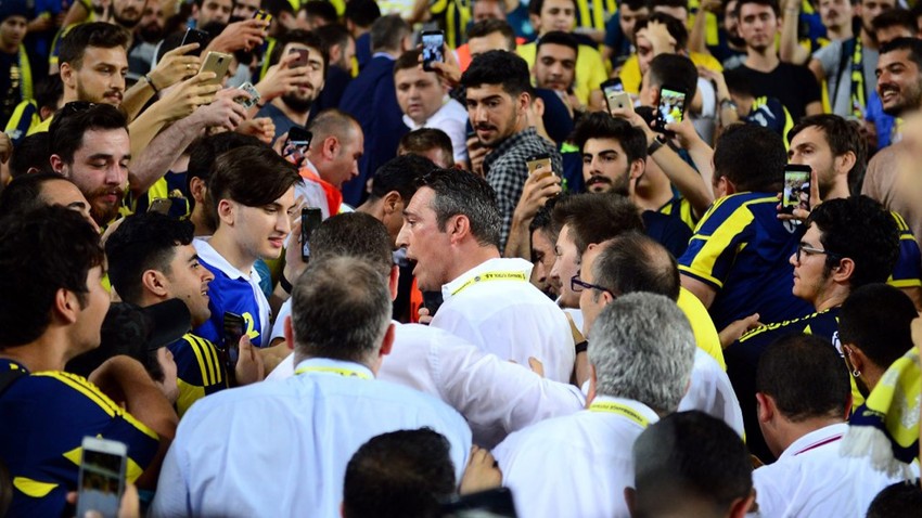 Fenerbahçelilere tarih verildi. Ali Koç'u istifaya davet için 26 Nisan'da orada toplanacaklar