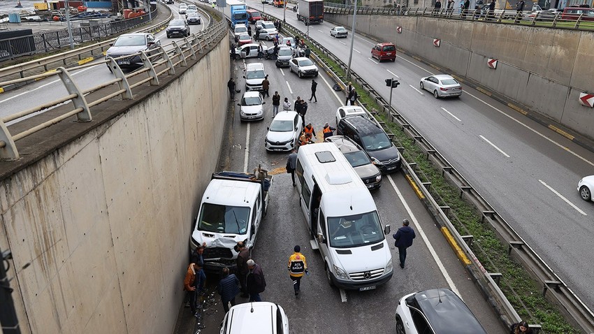 Trabzon'da zincirleme trafik kazası: 15 araç birbirine girdi! 8 yaralı