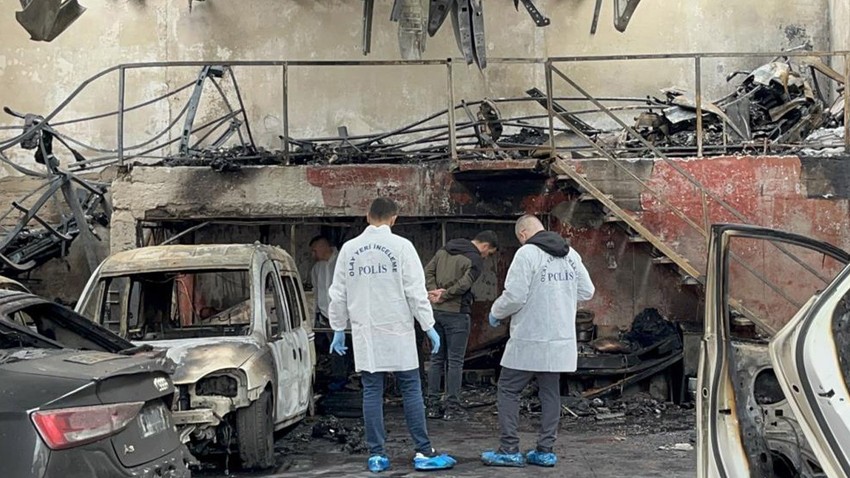 Tekirdağ'da korkutan yangın! İşyeri ve 6 otomobil küle döndü