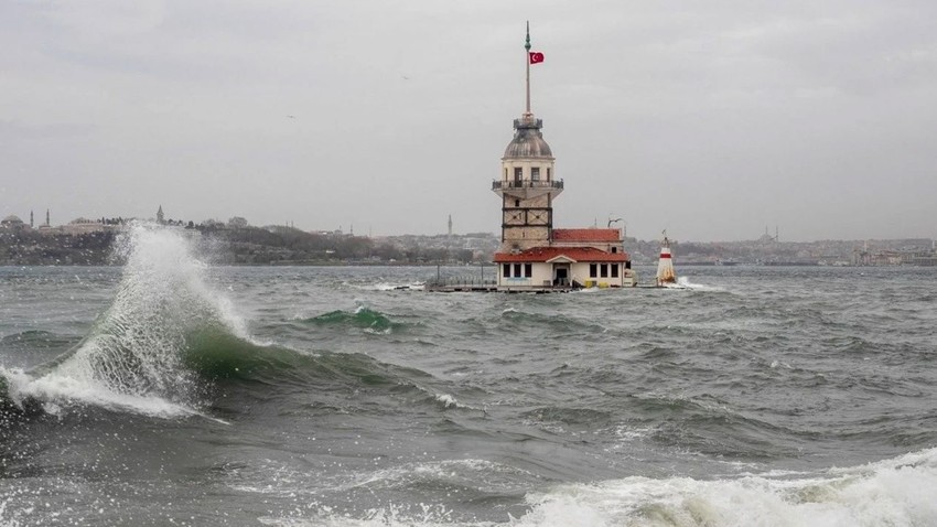 İstanbul Valiliği saat vererek uyardı: Fırtına geliyor, dikkatli olun!