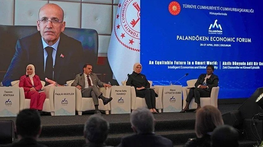 Bakan Mehmet Şimşek'ten önemli açıklama: Türkiye bu noktada pozitif ayrışacak ülkelerin başında
