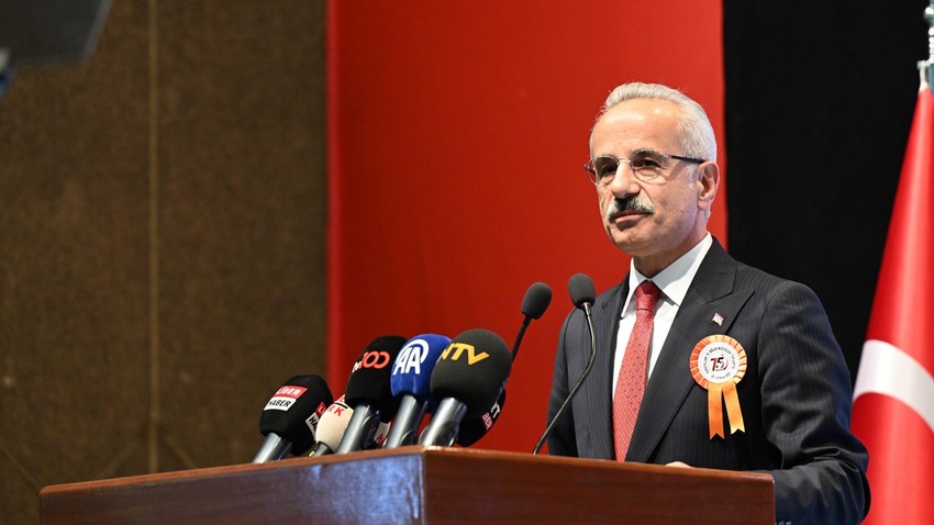 Ulaştırma ve Altyapı Bakanı Abdulkadir Uraloğlu'ndan depremde yol güvenliğine ilişkin açıklama