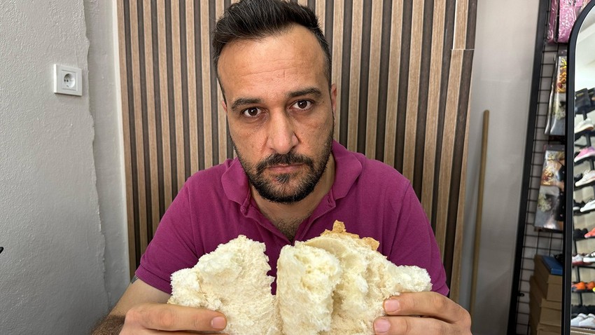 Ekmeğin içinden çıkan şoke etti! Ağzına atınca neye uğradığını şaşırdı!