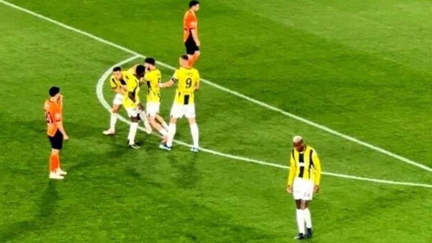 Sinirler gerildi! Fenerbahçe'de Tadic- Talisca gerginliği! Tadic'i zor tuttular