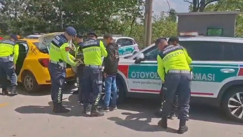 Takside 4 kaçak göçmen yakalandı: Sürücü gözaltına alındı!