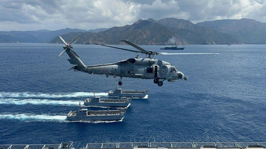 MSB: Deniz Kuvvetlerimize ait SH-70 helikopterimiz denize acil iniş yapmıştır!