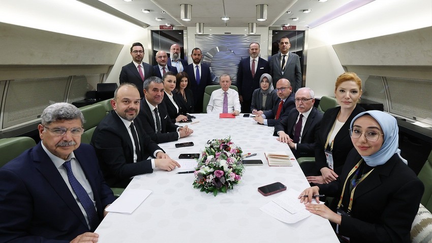 Cumhurbaşkanı Erdoğan Macaristan dönüşü uçakta gazetecilerin sorularını yanıtladı:  Tekrar aday olma gibi bir derdim yok, yeni anayasayı kendimiz için değil, ülkemiz için istiyoruz