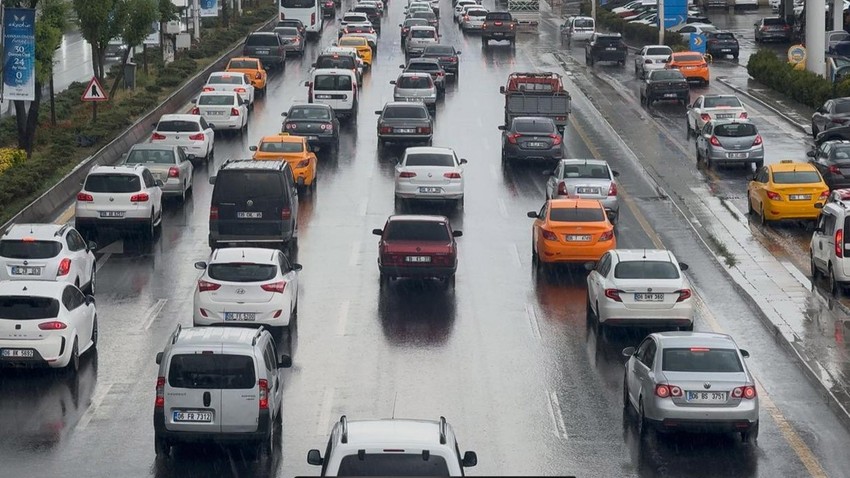 Ankara'da sağanak yağış! Hayat felç oldu: trafik durma noktasına geldi