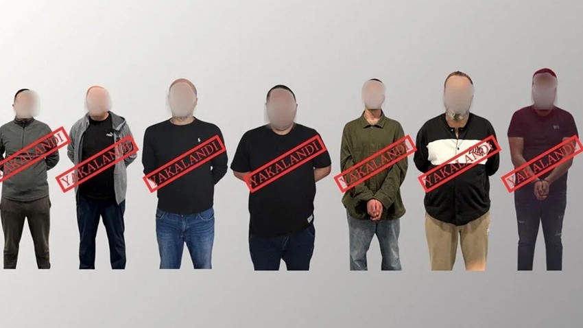 İçişleri Bakanı Yerlikaya paylaştı: Kırmızı bültenle aranıyorlardı, yakalandılar