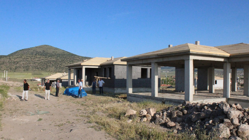 Ev sahibi olmak isteyen köylüleri dolandıran müteahhite suç duyurusu!