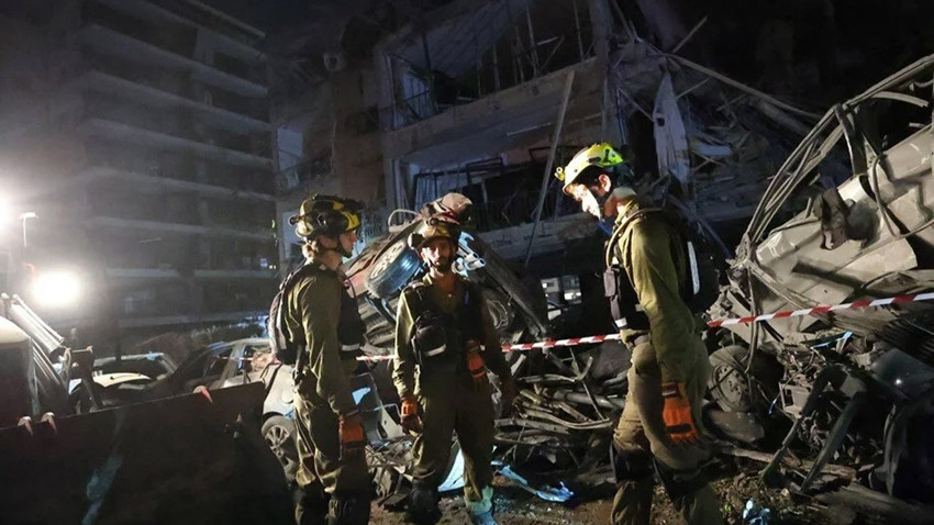 İsrail'de 9 bina tamamen yıkıldı, 3 kişi öldü: Çok sayıda kişi tahliye edildi