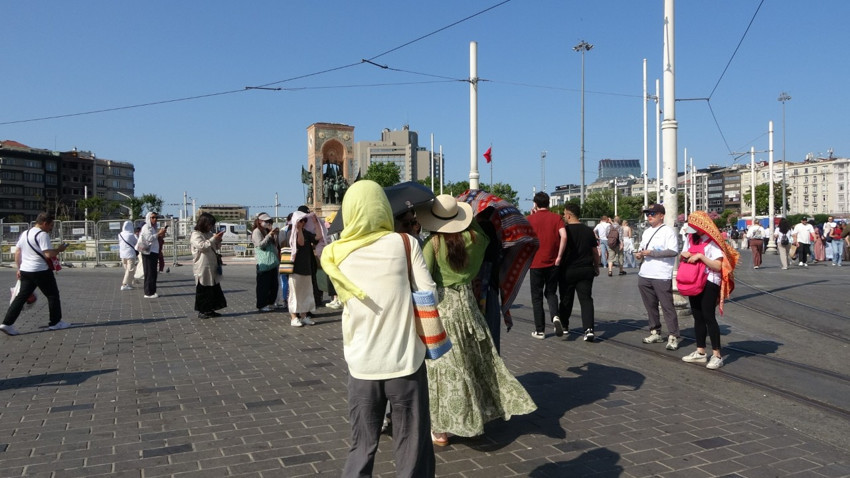 İstanbul’da bunaltıcı sıcaklıklar! Nasıl korunacaklarını bilemediler